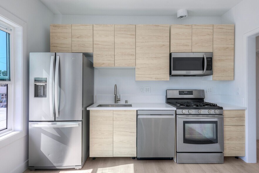 More Photos Of 2175-2177 Bacon St, San Diego Apartments For Sale