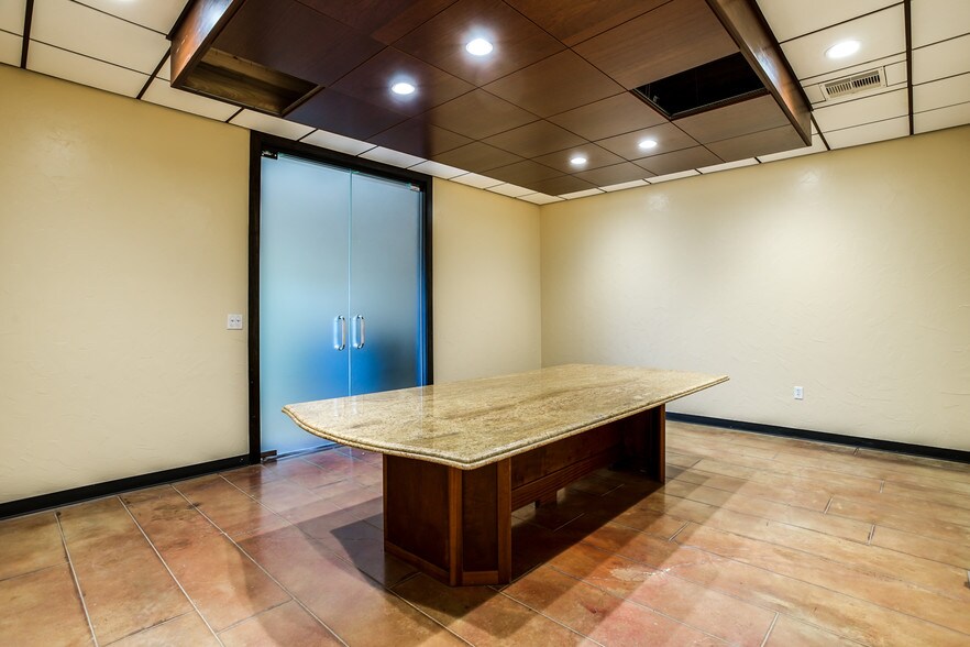 More Photos Of 15106 Chaplin St, Houston Warehouse For Lease