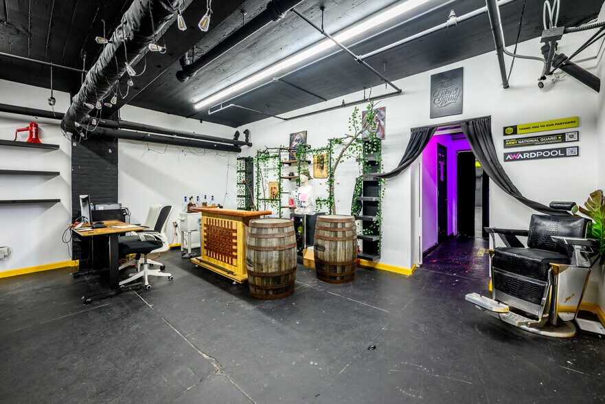 More Photos Of 86-90 Forrest St, Jersey City Warehouse For Lease