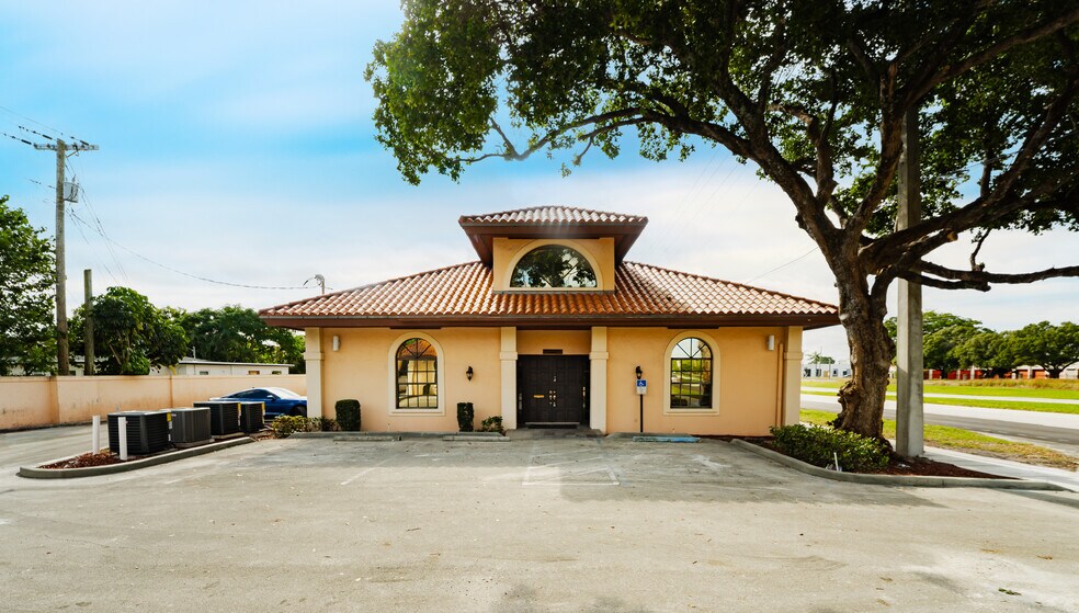 More Photos Of 2120 N Dixie Hwy, Boca Raton Unknown For Lease