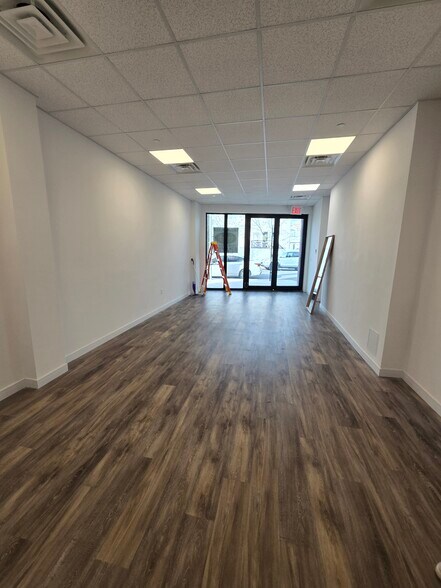 More Photos Of 217 Main St, Staten Island Storefront Retail Residential For Lease