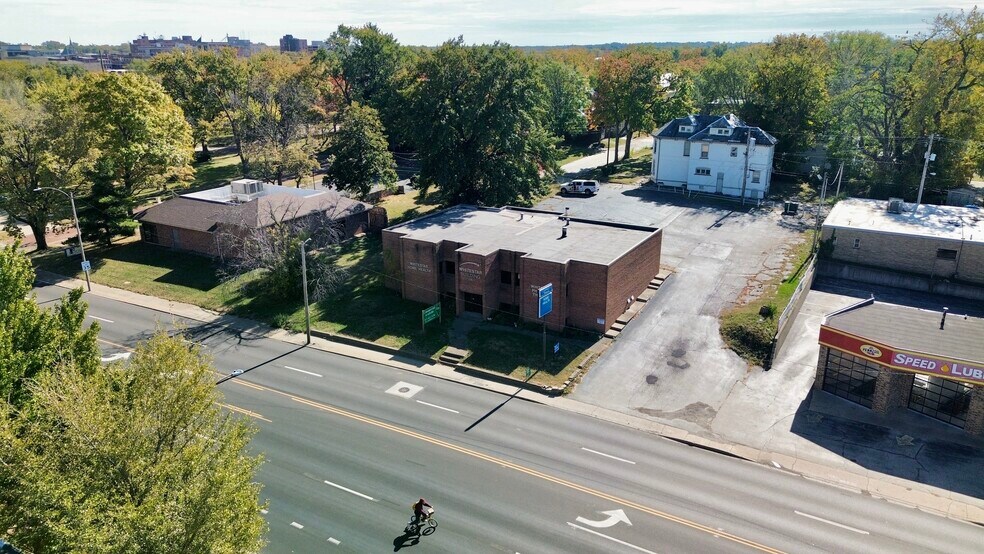 More Photos Of 535 W Eldorado St, Decatur Office For Sale