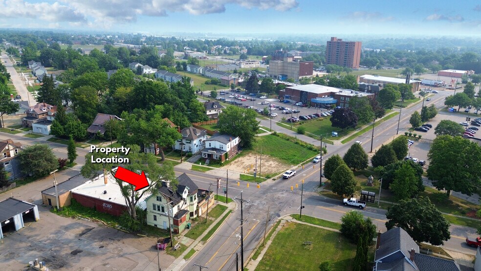 More Photos Of 801 Ml King Ave, Flint Storefront Retail Residential For Sale