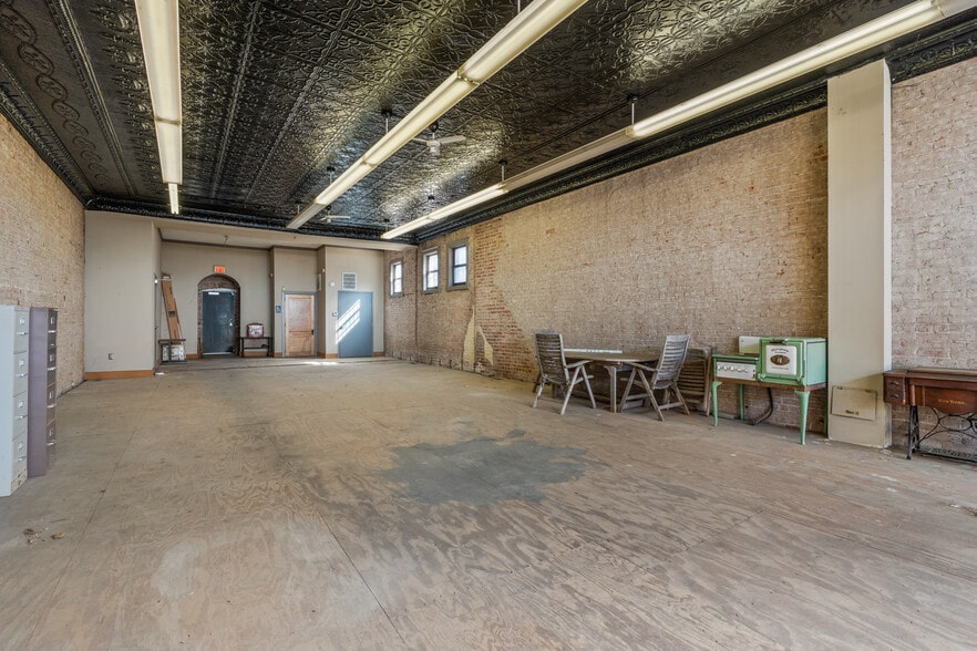 More Photos Of 2510 E 85th St, Kansas City Flex For Sale