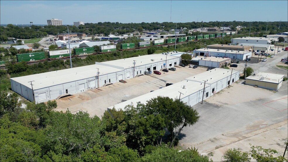 More Photos Of 2402-2404 Blue Smoke Ct, Fort Worth Unknown For Lease