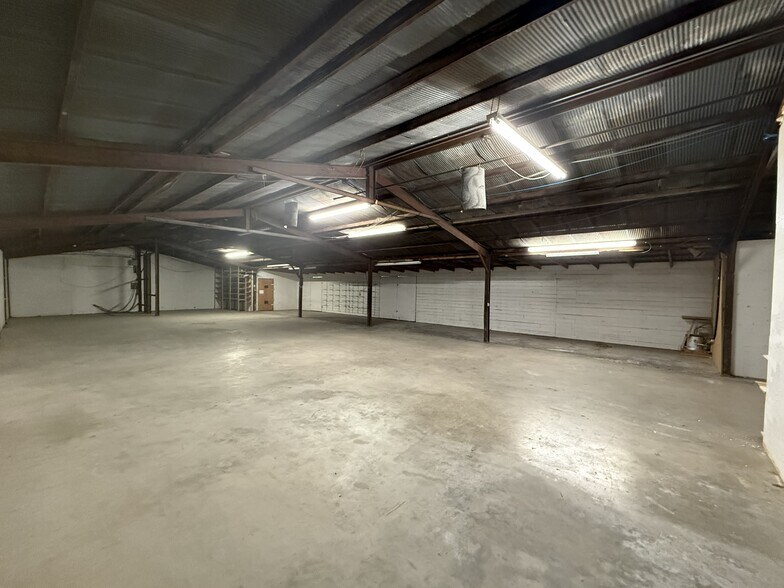 More Photos Of 807 Mcphaul St, Austin Warehouse For Sale