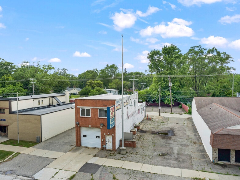 More Photos Of 25120 5 Mile Rd, Redford Self Storage For Sale