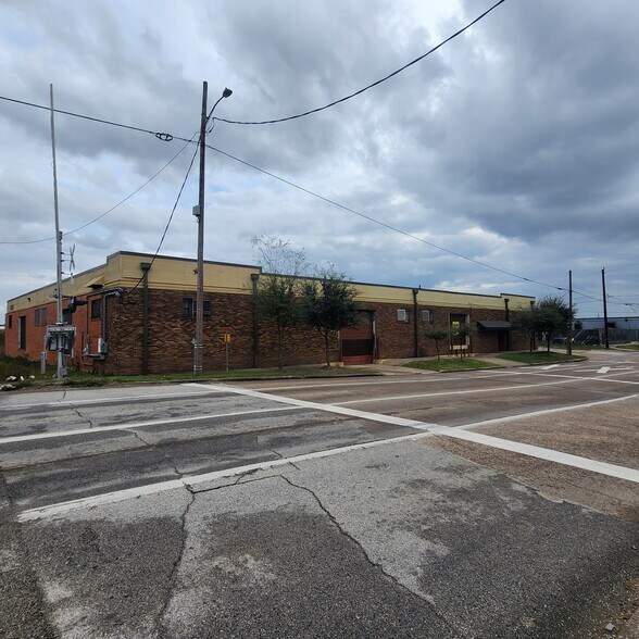 More Photos Of 707 York St, Houston Warehouse For Sale
