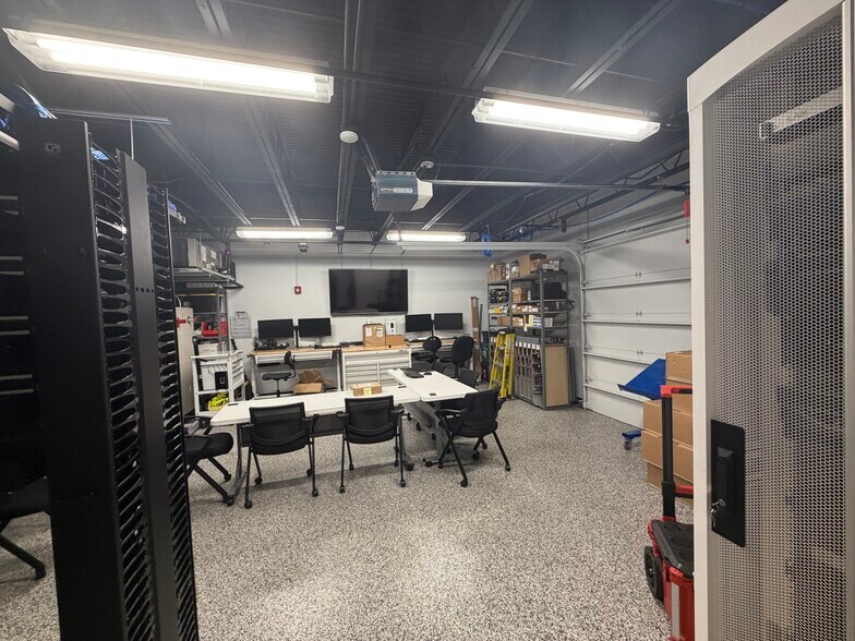 More Photos Of 12120 Metro Pky, Fort Myers Warehouse For Sale