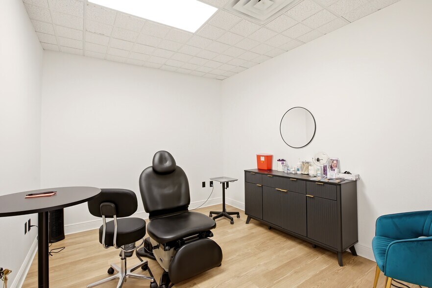 More Photos Of 5266 Office Park Blvd, Bradenton Medical For Lease