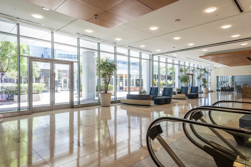 More Photos Of 1 E Washington St, Phoenix Office For Lease