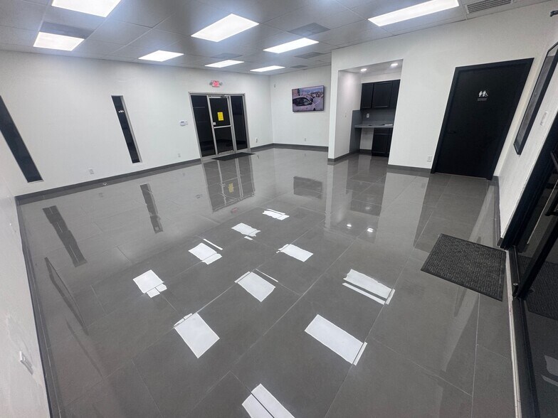 More Photos Of 5807 Star Ln, Houston Service For Lease