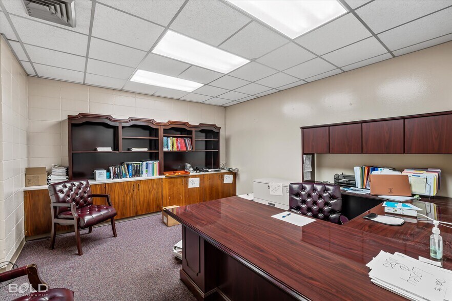 More Photos Of 523 Oxford Rd, Mansfield Office For Sale