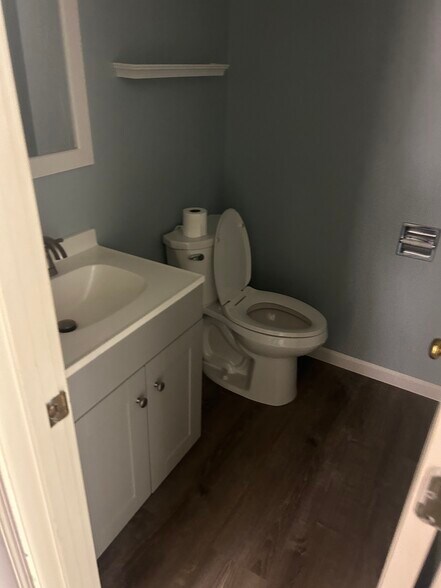 More Photos Of 50 King St, Torrington Office For Sale