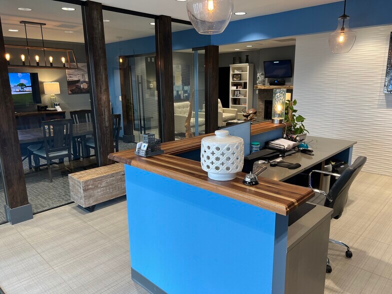More Photos Of 5700 E Evans Ave, Denver Showroom For Lease