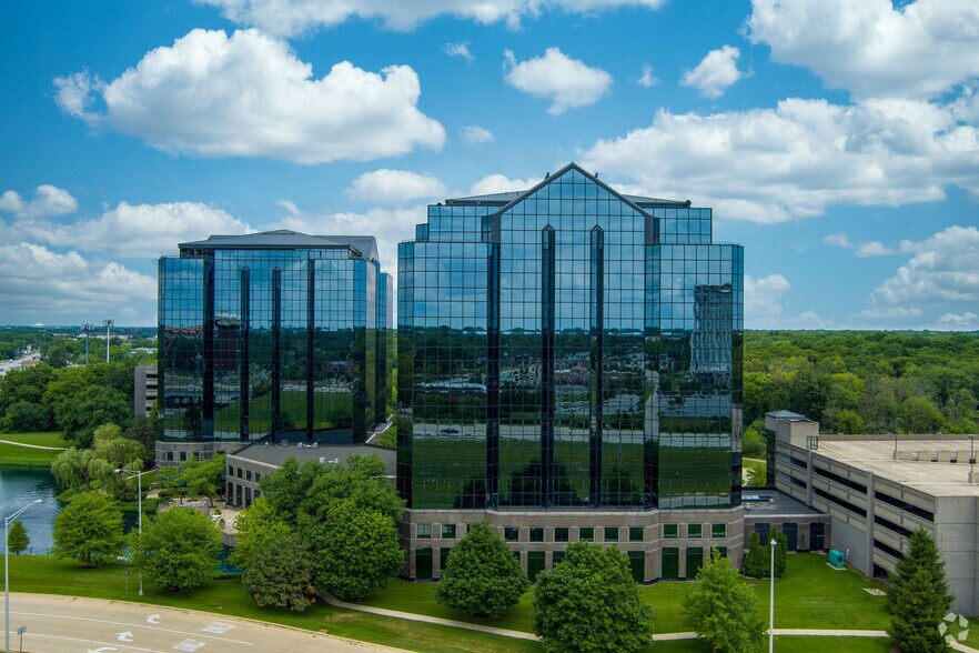 More Photos Of 2150 E Lake Cook Rd, Buffalo Grove Office For Lease