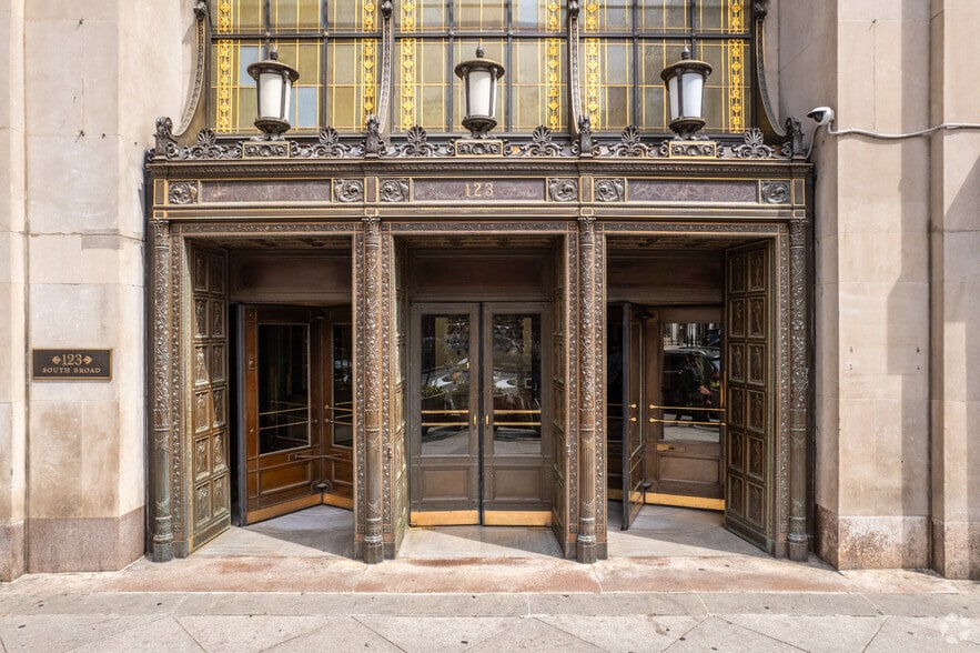 More Photos Of 123 S Broad St, Philadelphia Office For Lease