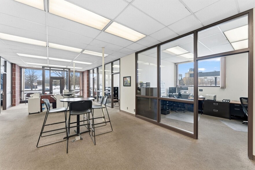 More Photos Of 124 Eva St, Saint Paul Light Manufacturing For Sale