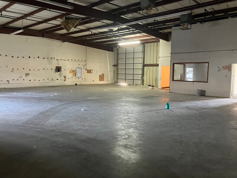 More Photos Of 5501 Aldrin Ct, Bakersfield Manufacturing For Lease