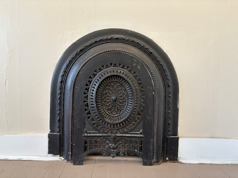 More Photos Of 122 N Market St, Waverly Storefront For Sale