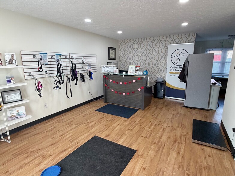 More Photos Of 950 N Rangeline Rd, Carmel Office For Lease