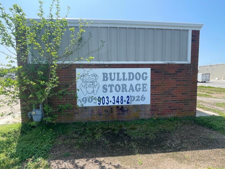 More Photos Of 931 E Dallas Ave, Cooper Self Storage For Sale