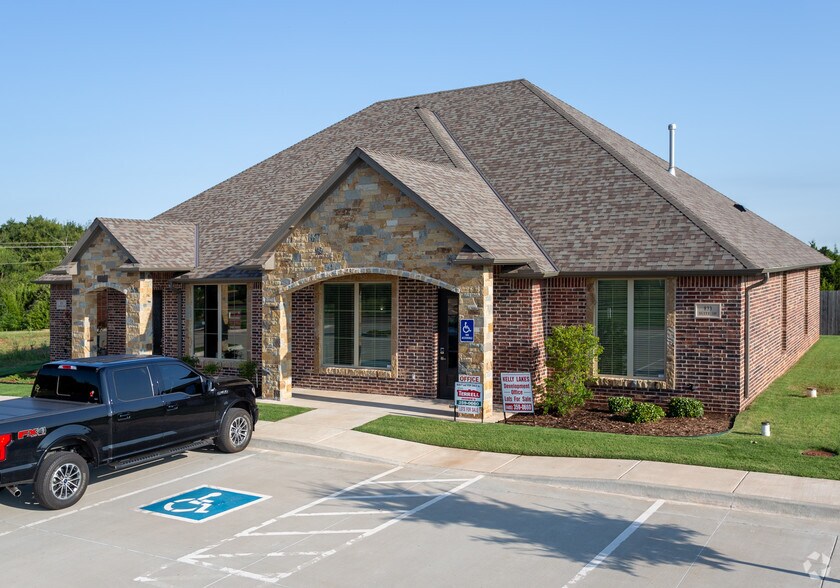 Primary Photo Of 833 Kelly Lakes Pass, Edmond Office For Lease