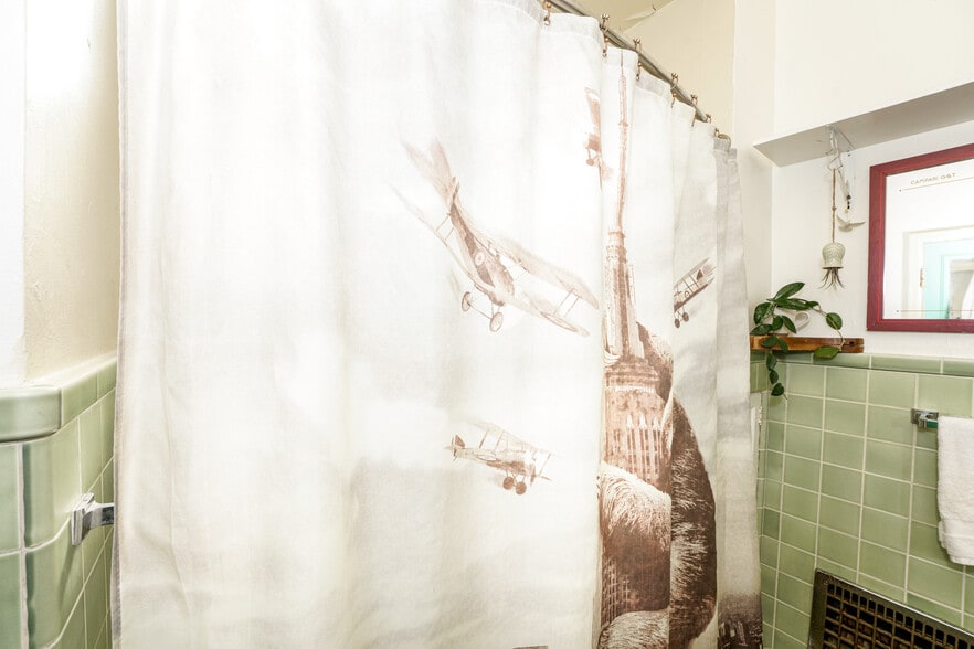 More Photos Of 2670-2678 N Holton St, Milwaukee Storefront Retail Residential For Sale