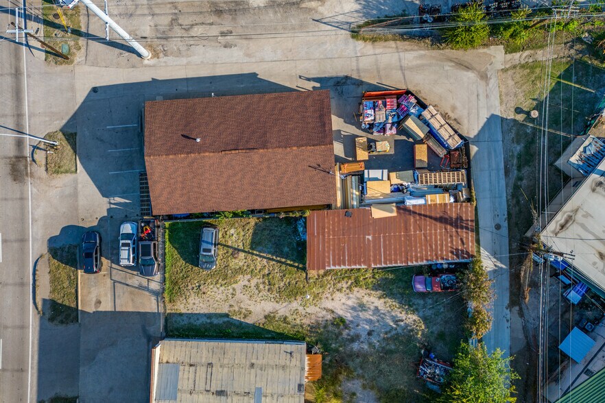 More Photos Of 250 Lavon Dr, Garland Industrial For Sale