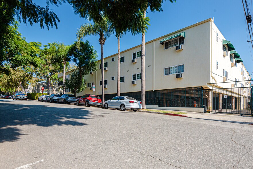 More Photos Of 8130 Norton Ave, West Hollywood Apartments For Sale