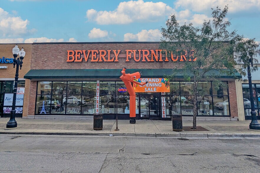 More Photos Of 2301-2323 W 95th St, Chicago Storefront For Lease