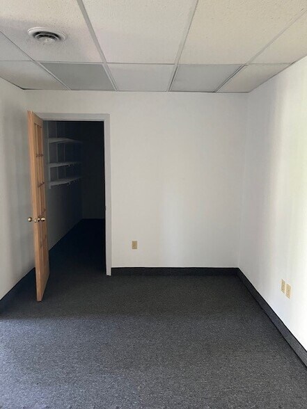 More Photos Of 171 Market Sq, Newington Office For Sale