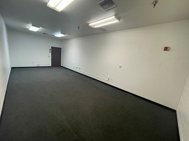 More Photos Of 1000 N Stephanie Pl, Henderson Warehouse For Lease