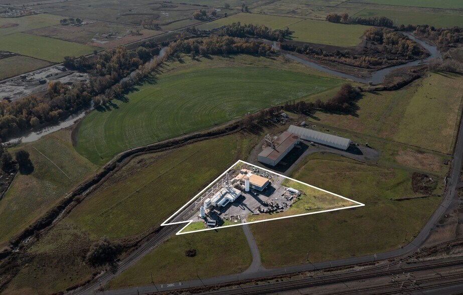 More Photos Of 405 Hoosier, Stanfield Food Processing For Lease