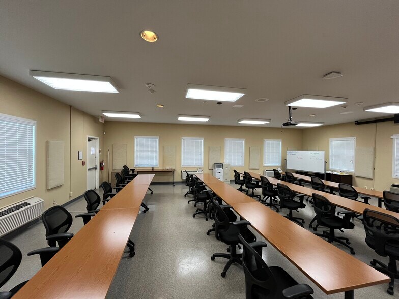 More Photos Of 2400 NW 24th St, Fort Worth Office For Sale