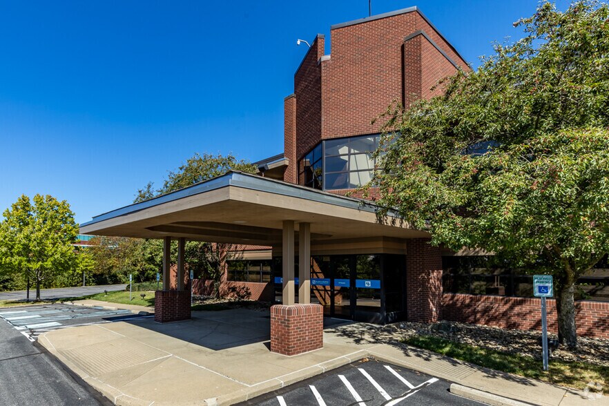 More Photos Of 1605 Coraopolis Heights Rd, Moon Township Office For Lease