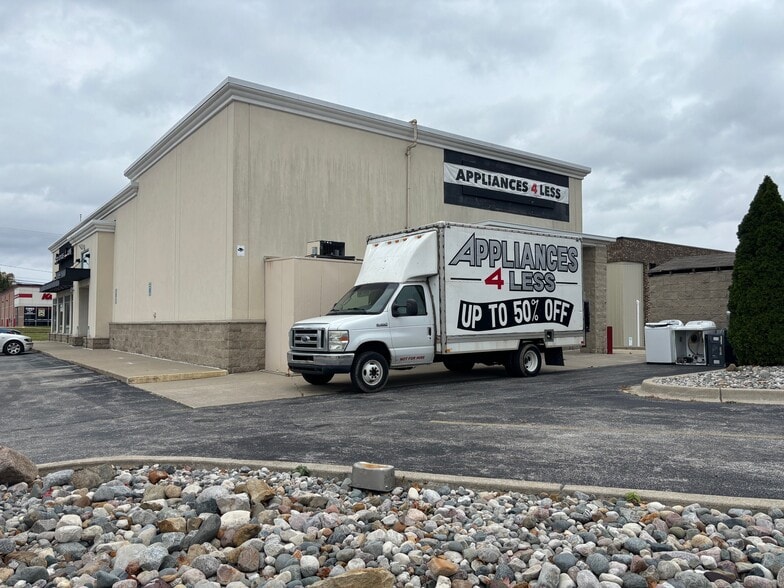 More Photos Of 4415 Corunna Rd, Flint Freestanding For Sale