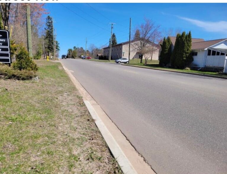 More Photos Of 375 N McClellan Ave, Marquette Office Residential For Sale