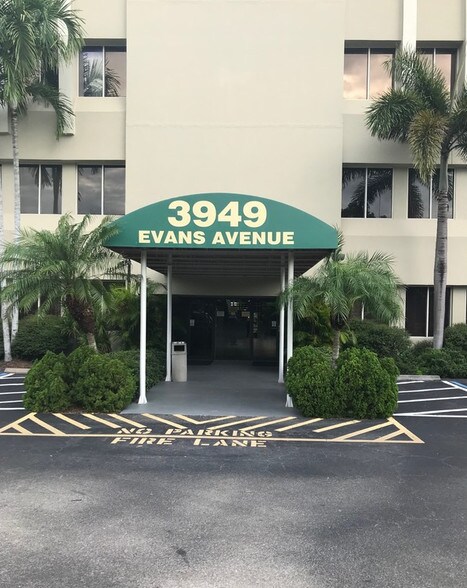 Primary Photo Of 3949 Evans Ave, Fort Myers Medical For Lease