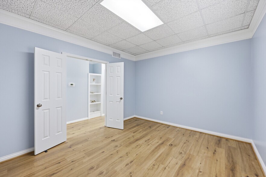 More Photos Of 531 Darby Creek Rd, Lexington Office For Lease