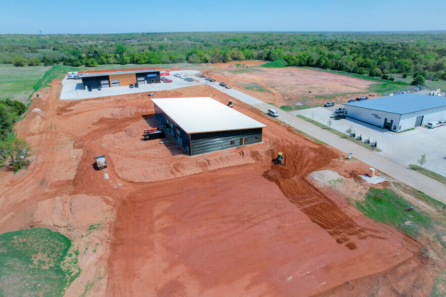 More Photos Of 1662 Freedom Market Pl, Edmond Warehouse For Lease