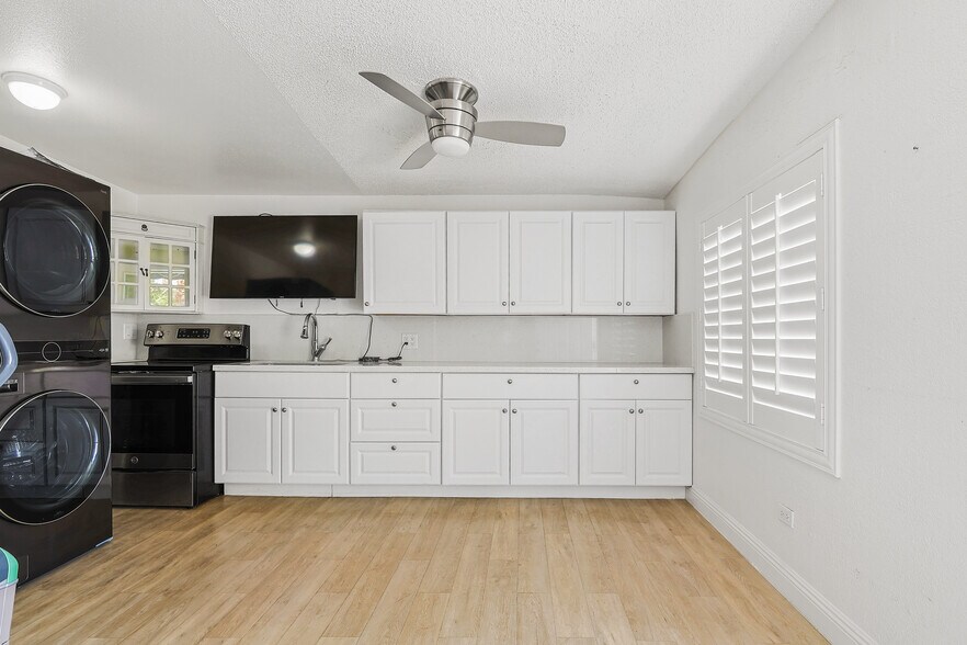 More Photos Of 303 Tin St, Henderson Office Residential For Sale