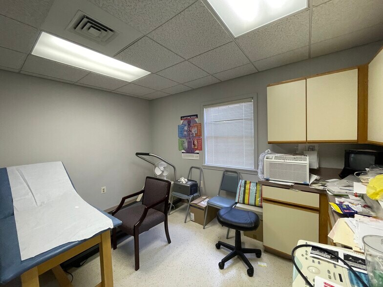 More Photos Of 11340 Pembrooke Sq, Waldorf Medical For Sale