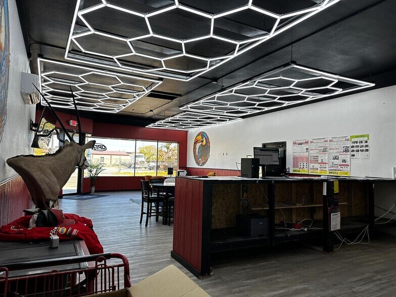 More Photos Of 301 S Betty Ave, Monahans Flex For Sale