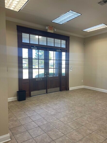 More Photos Of 2798 O'Neal Ln, Baton Rouge Office For Lease