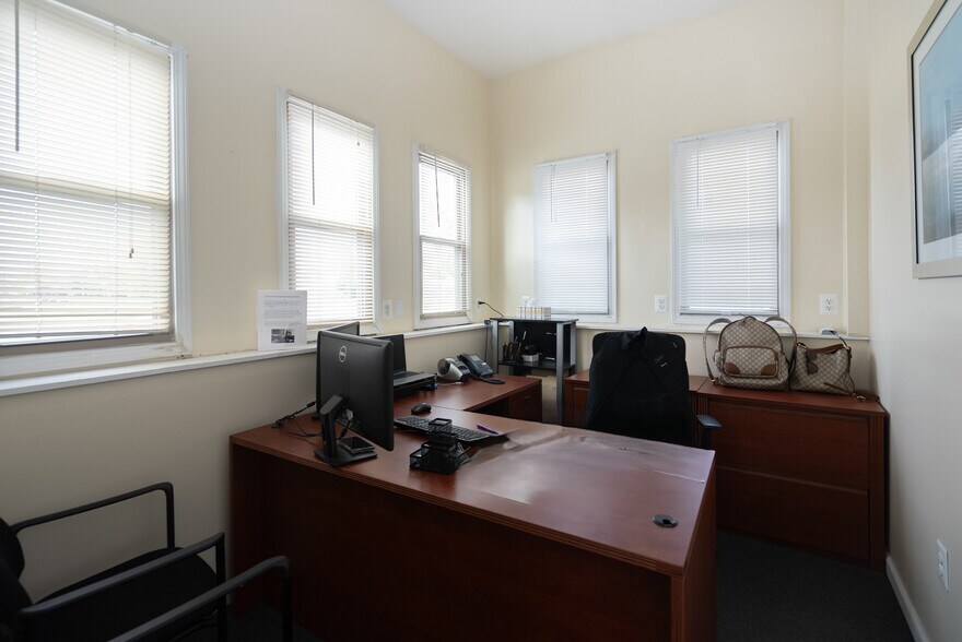 More Photos Of 519 Gratiot Blvd, Marysville Medical For Sale