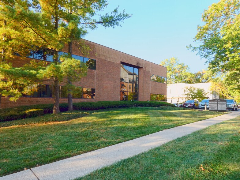 Primary Photo Of 11710 Old Ballas Rd, Creve Coeur Medical For Sale