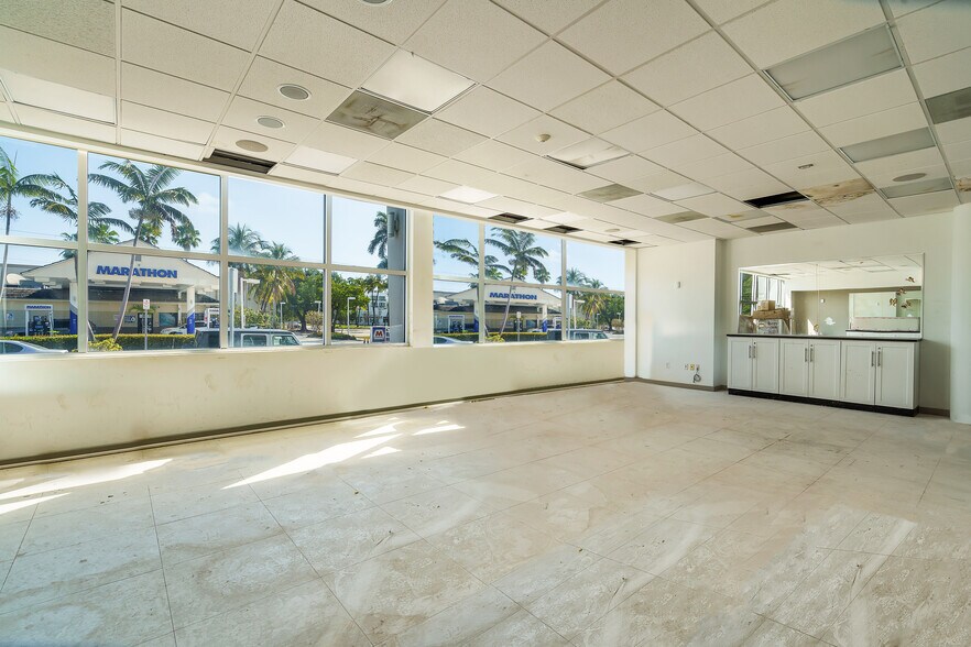 More Photos Of 1011 5th St, Miami Beach Storefront For Lease
