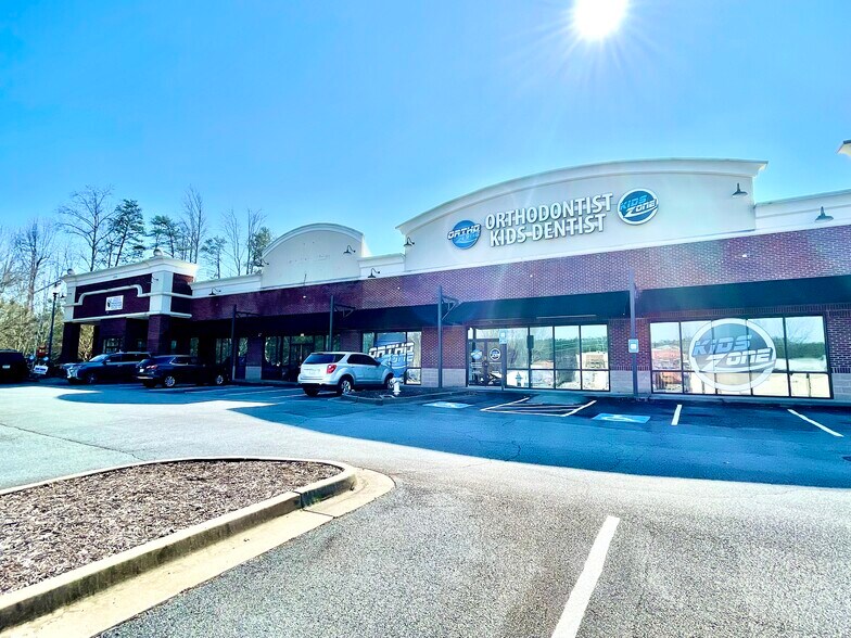 More Photos Of 12926 Highway 92, Woodstock Storefront For Lease