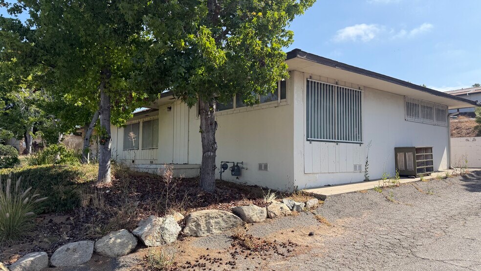 More Photos Of 716 Civic Center Dr, Vista Office For Sale